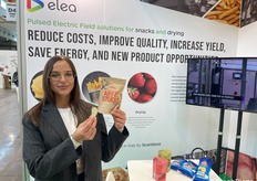 Sveva Cesari of Elea promoting their drying machine, which dries the fruit while retaining its shape.