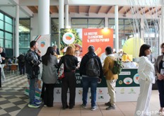 The PGI Clementines of the Gulf of Taranto Protection Consortium was present at Macfrut with a doubel exhibition. The first in the stand of the Puglia Region, the second under the portico of the swimming pools area.