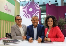 Vincenzo and Francesco Sorace of the Monte Producers' Organisation, together with Carmen Giampà, representing the Tropea Calabria PGI red onion Consortium.