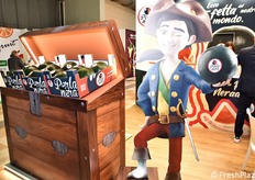 The chest with the Black Pearl midi watermelon, coveted by pirates!
